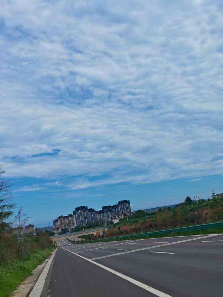 「尘中闲话」| 仙气飘飘的清晨，我在山村里“修”了场AI道